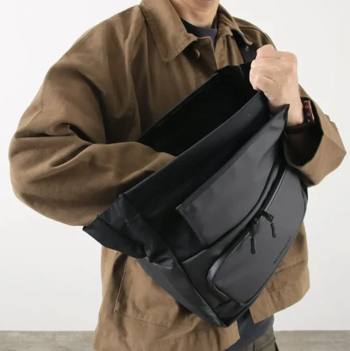 BERUF / Satellite 10+ sling bag